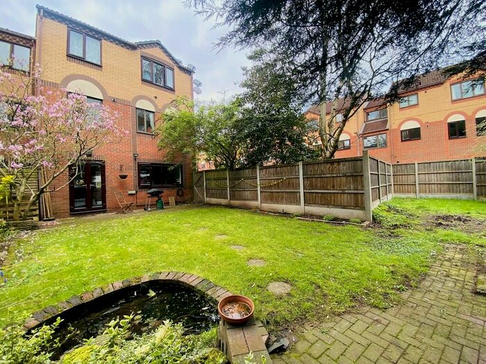 2 Bedroom Apartment To Rent In Bellcroft, Brindley Place, Birmingham City Centre, B16