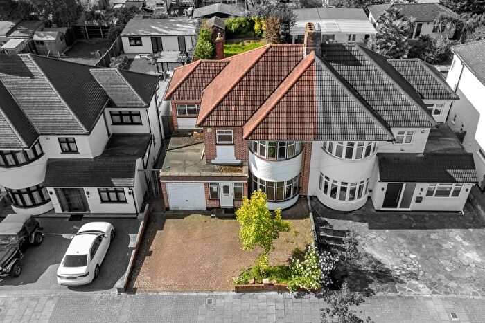 5 Bedroom Semi-Detached House For Sale In Vernon Drive, Stanmore, HA7