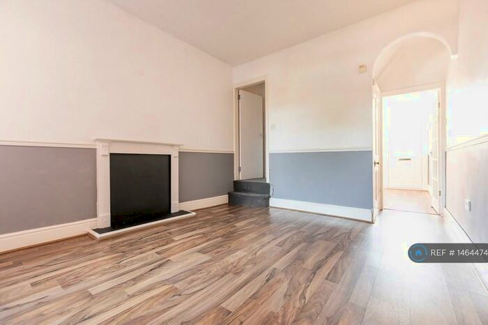 3 Bedroom End Of Terrace House To Rent In Vicarage Road, Halesowen, B62