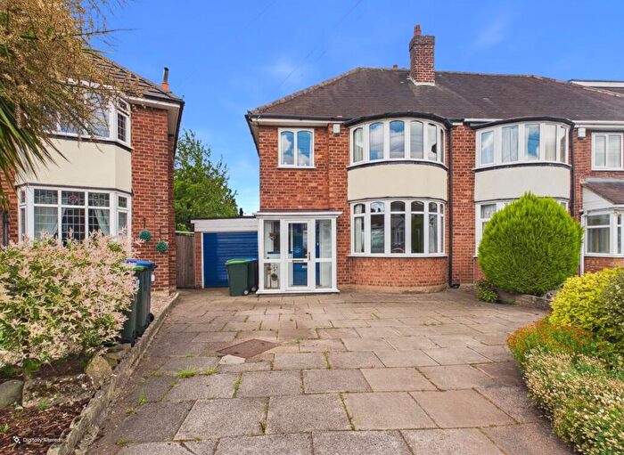 3 Bedroom Semi-Detached House For Sale In Hillcrest Road, Great Barr, Birmingham, B43