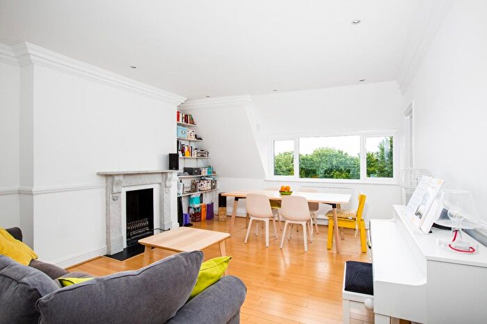 2 Bedroom Flat To Rent In Lyndhurst Road, Hampstead, NW3