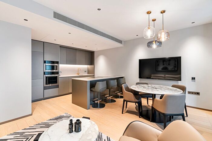 2 Bedroom Flat To Rent In Nine Elms Lane, London, SW8