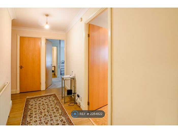 1 Bedroom Flat To Rent In Carraway Heights, London, E14