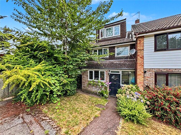 4 Bedroom End Of Terrace House For Sale In Otterham Quay Lane, Rainham, Gillingham, Kent, ME8