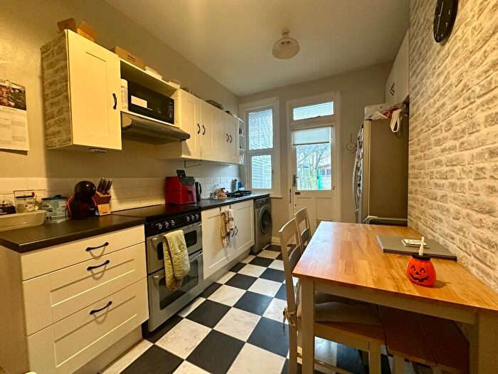 2 Bedroom Flat For Sale In Westminster Drive, Westcliff-On-Sea, Essex, SS0