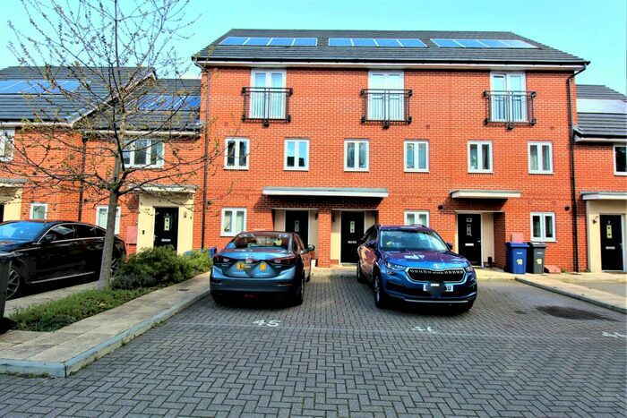 4 Bedroom Terraced House To Rent In Chase Way, Grays, RM20