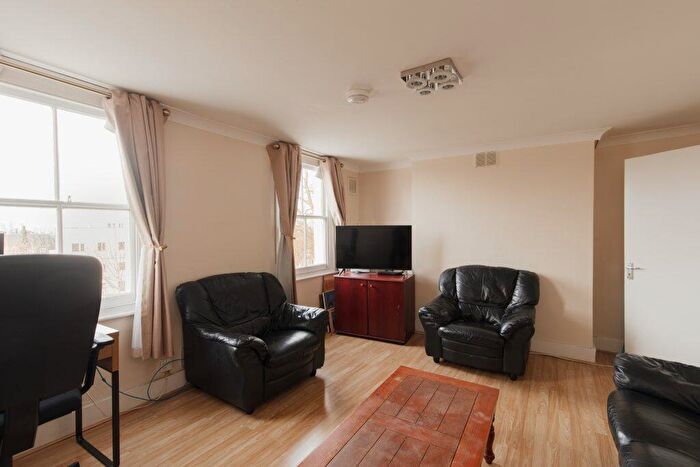 3 Bedroom Flat For Sale In Nunhead Green, Nunhead, London, SE15