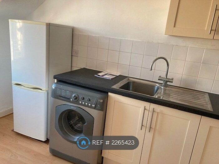 2 Bedroom Flat To Rent In Lawson Bay, Colwyn Bay, LL29
