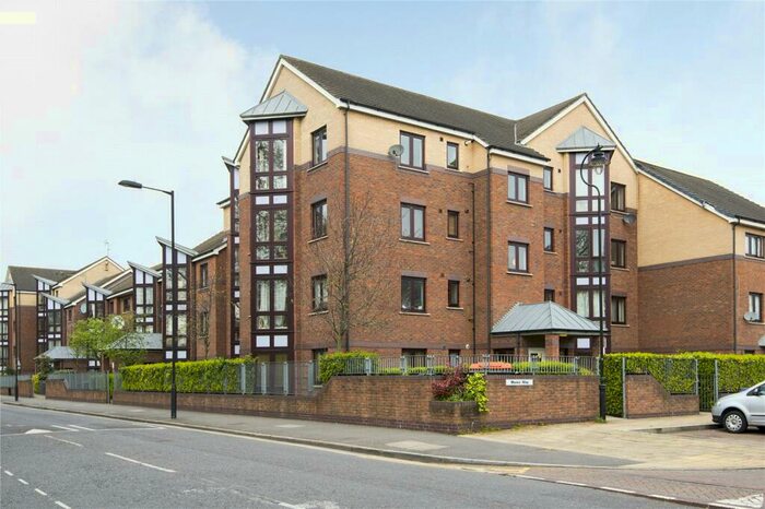 2 Bedroom Flat To Rent In Monro Way, Clapton, London, E5