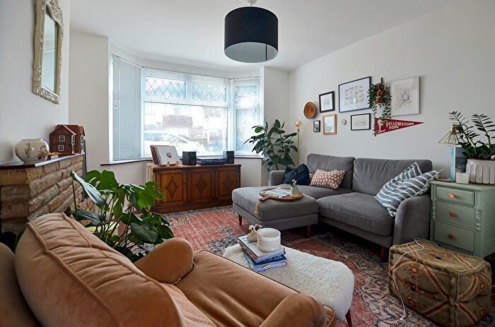 3 Bedroom Semi Detached House To Rent In Perne Avenue, Cambridge, CB1