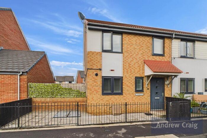 3 Bedroom End Of Terrace House For Sale In Lyons Way, South Shields, NE33