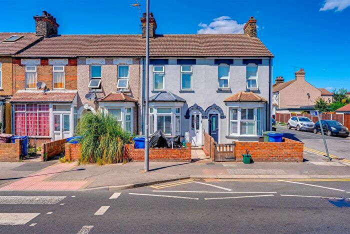 3 Bedroom Terraced House For Sale In London Road, Grays, RM17