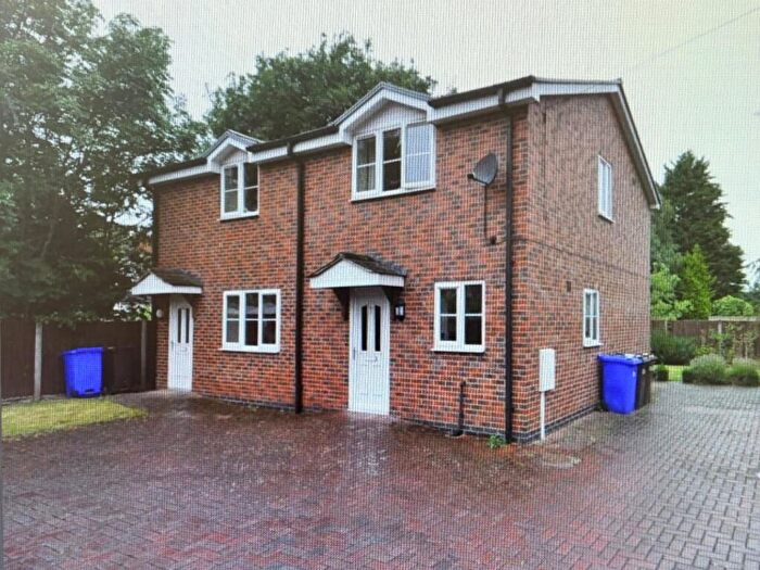 2 Bedroom Flat To Rent In Oxford Street, Burton-on-Trent, Staffordshire, DE14