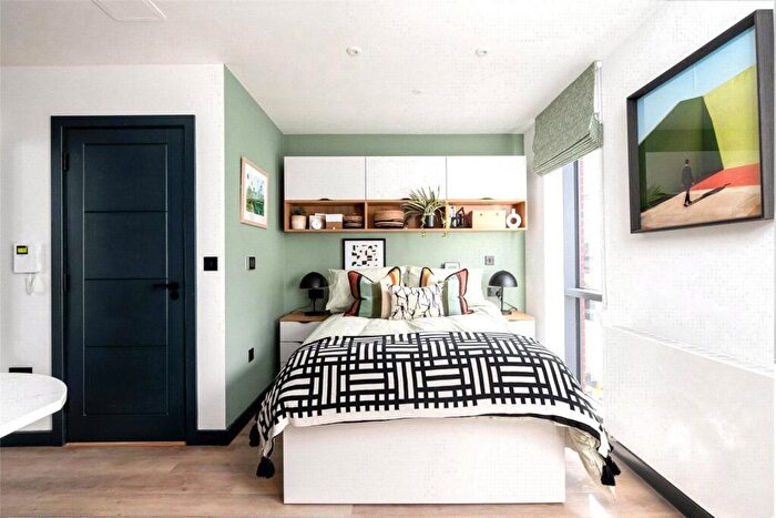 Apartment To Rent In Charlotte Street, City Centre, BS1