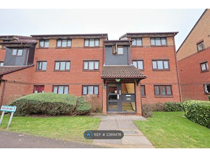 3 Bedroom Flat To Rent In Pavilion Way, Edgware, HA8