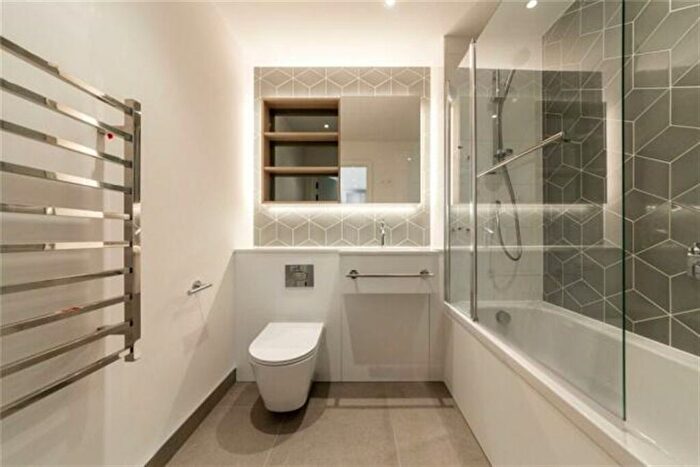 2 Bedroom Flat To Rent In Blenheim Mansions, Mary Neuner Road, Harringey, Hornsey, Wood Green, N8