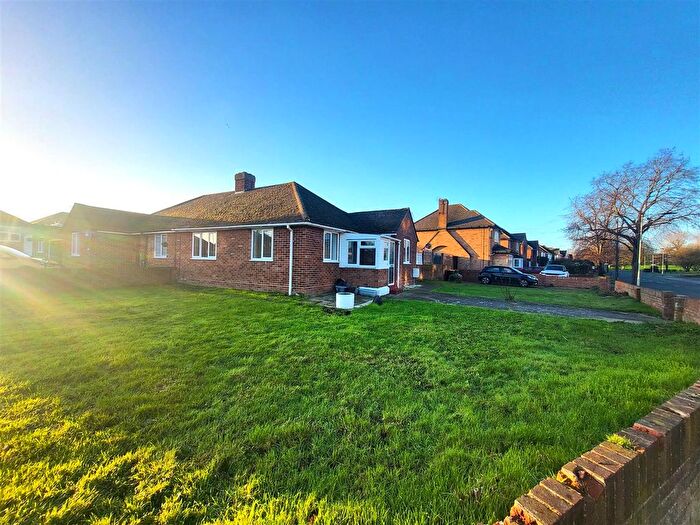 2 Bedroom Property To Rent In Queens Drive, Bedford, MK41