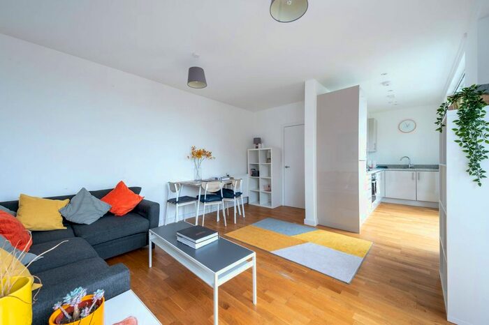 1 Bedroom Flat To Rent In Lennard Road, Central Croydon, Croydon, CR0