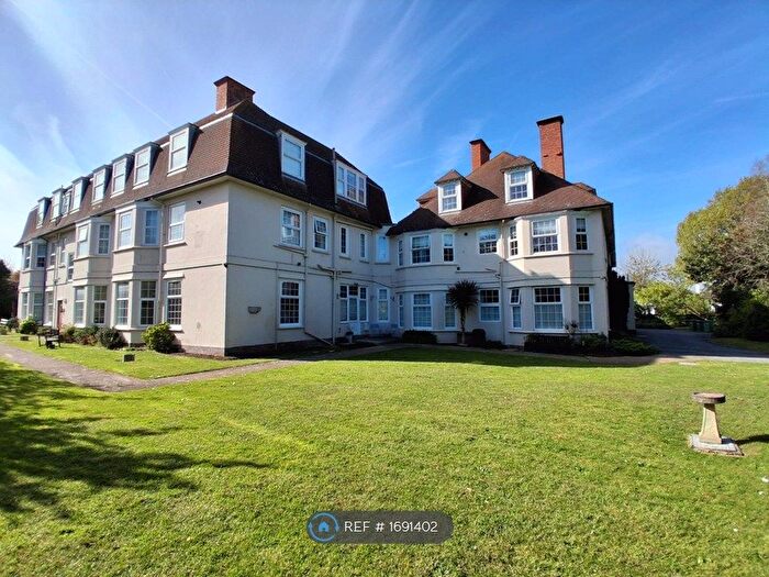 2 Bedroom Flat To Rent In James Court, Folkestone, CT20