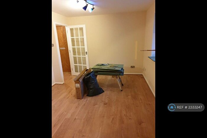 1 Bedroom Flat To Rent In Magpie Close, Enfield, EN1