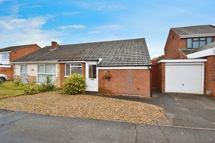 2 Bedroom Bungalow For Sale In Britford Avenue, Wigston, Leicestershire, LE18