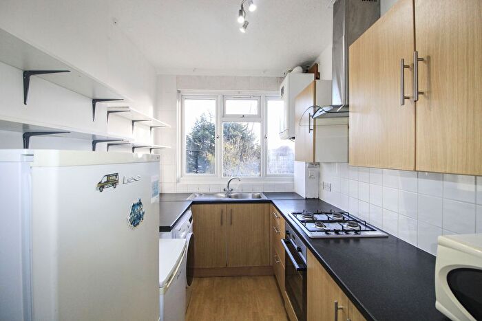 2 Bedroom Flat To Rent In Drayton Waye, Kenton, Harrow, HA3