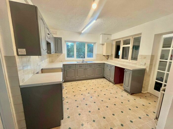 4 Bedroom Bungalow To Rent In Foley Road West, Sutton Coldfield, B74