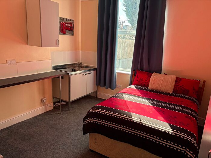 Studio To Rent In Merridale Crescent, Wolverhampton, WV3