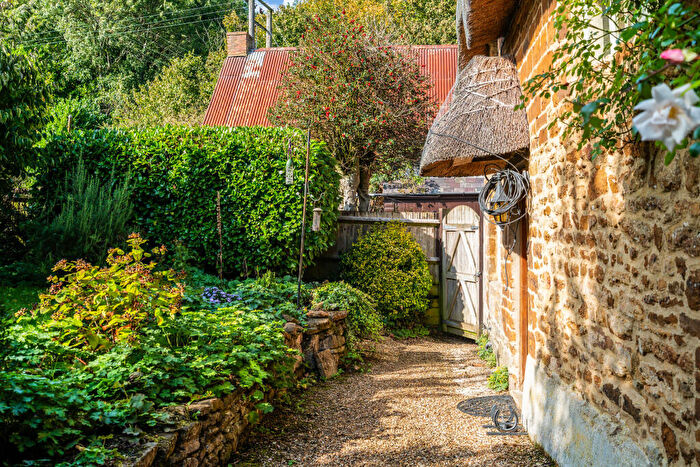2 Bedroom Cottage For Sale In Banbury Road, Wardington, OX17