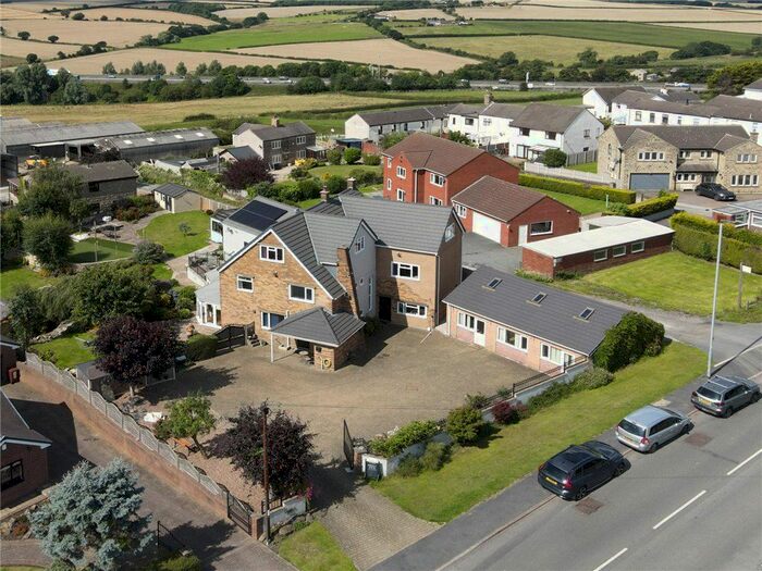 6 Bedroom Detached House For Sale In Batley Road, Kirkhamgate, Wakefield, West Yorkshire, WF2