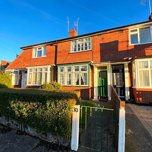 2 Bedroom Terraced House For Sale In Hazelwood Close, Luton, LU2