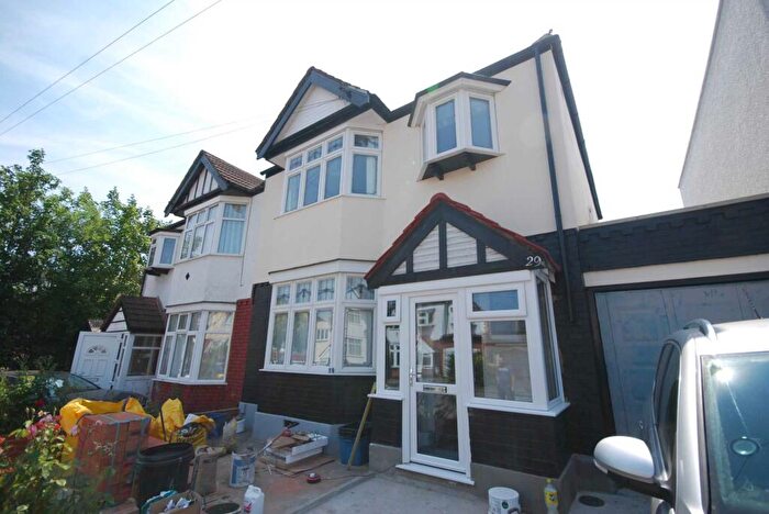 1 Bedroom Flat To Rent In Elmhurst Drive, South Woodford, E18