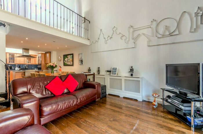 2 Bedroom Flat To Rent In The Highway, Wapping, London, E1W