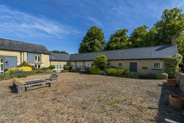 3 Bedroom Barn Conversion To Rent In Brook Lane, Flitton, MK45