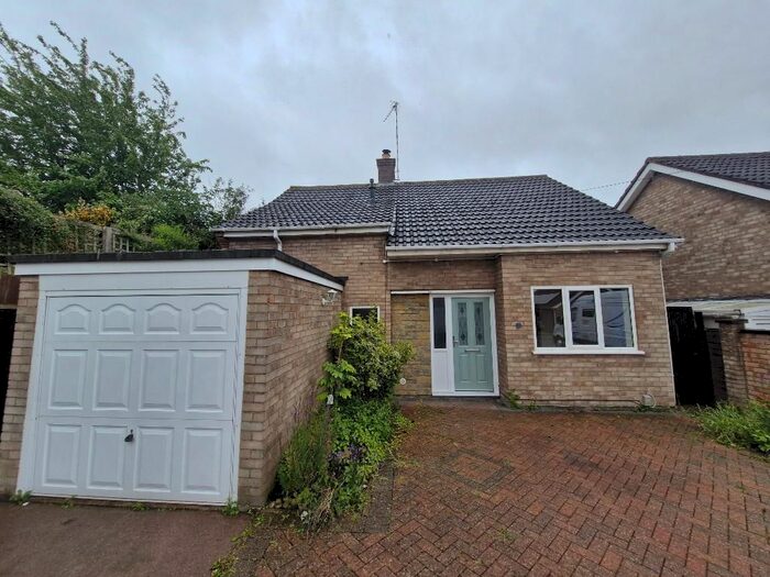 2 Bedroom Detached House To Rent In Barker Close, Rushden, Northants, NN10