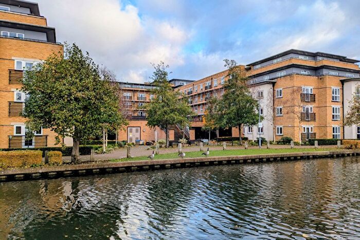 1 Bedroom Flat For Sale In Ovaltine Drive, Kings Langley, WD4