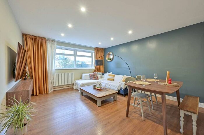 2 Bedroom Flat To Rent In Leyton Road, South Wimbledon, London, SW19