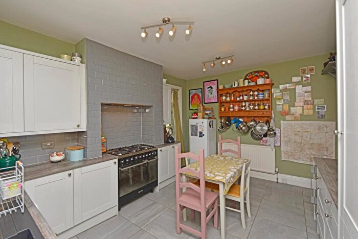 3 Bedroom Terraced House For Sale In Leeds Road, Thackley, Bradford, BD10