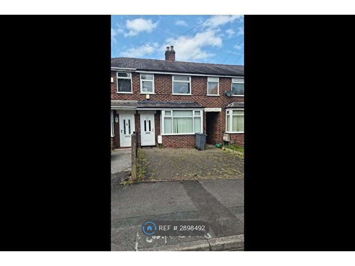 2 Bedroom Semi-Detached House To Rent In Kearsley Road, Manchester, M8