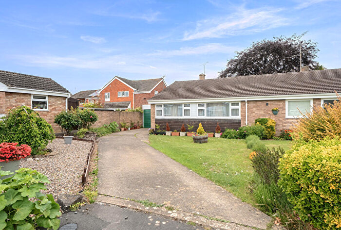 2 Bedroom Bungalow For Sale In Kayte Close, Bishops Cleeve, Cheltenham, Gloucestershire, GL52