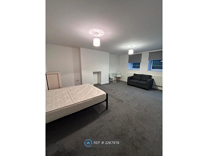 1 Bedroom Flat To Rent In Wood Road, Manchester, M16