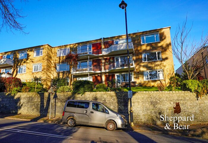 2 Bedroom Flat For Sale In Beach Road, Penarth, CF64