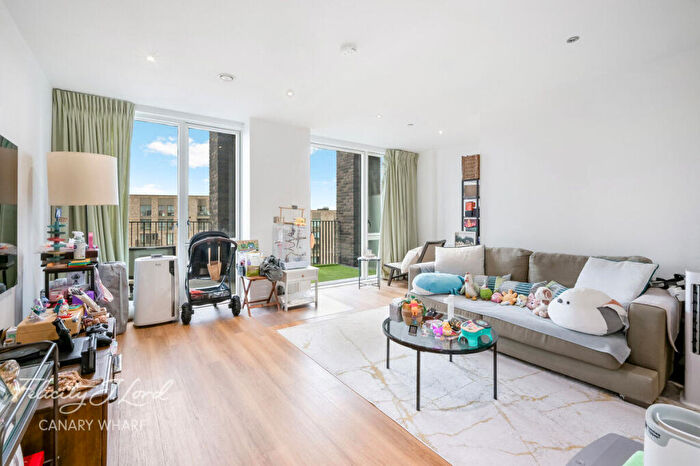 3 Bedroom Apartment For Sale In Cavendish Square, London, E16