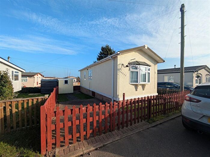 1 Bedroom Park Home For Sale In Vicarage Lane, Hoo, Rochester, ME3