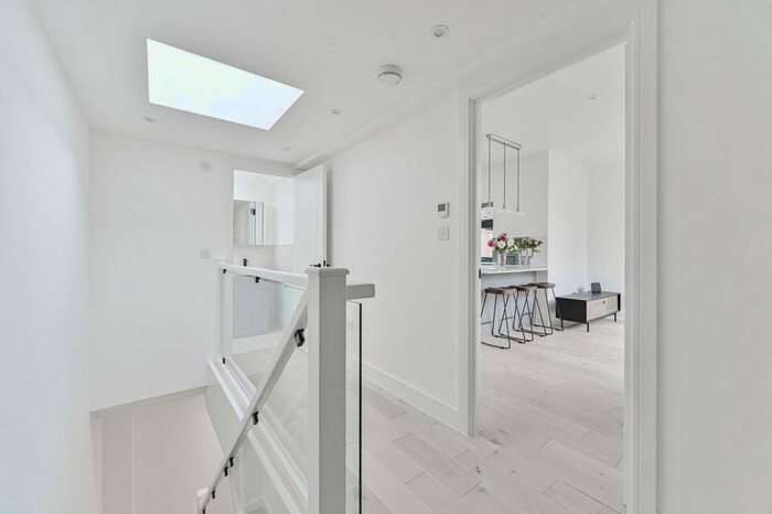 2 Bedroom Detached House To Rent In Thurlow Hill, Tulse Hill, London, SE21