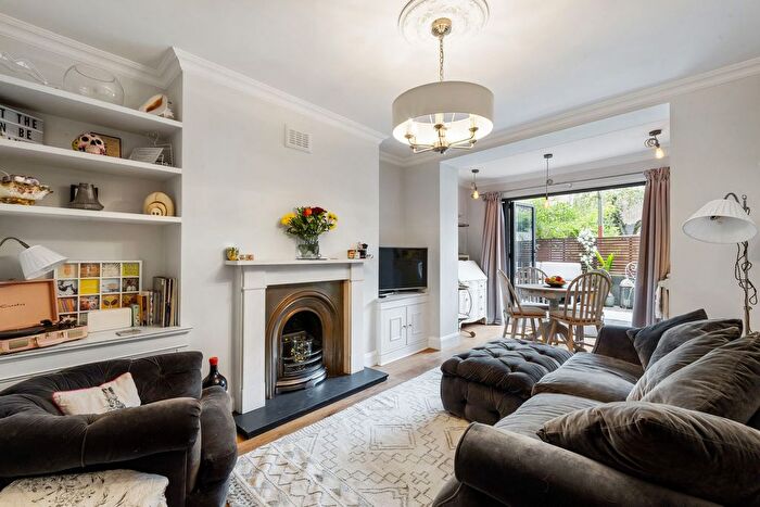 1 Bedroom Flat For Sale In Hanley Road, London, N4