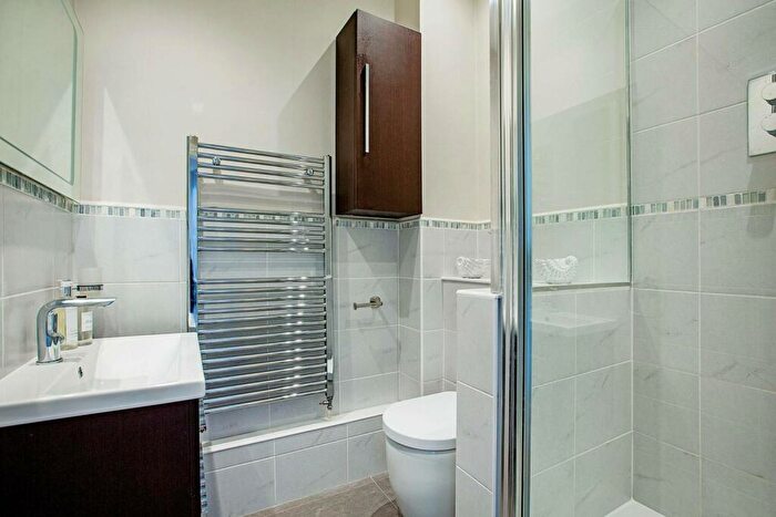 1 Bedroom Flat To Rent In Marjorie Grove, Clapham Junction, London, SW11