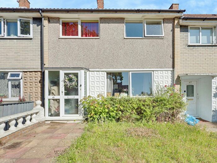 3 Bedroom Terraced House For Sale In Clickett Hill, Basildon, SS14