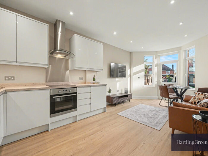 2 Bedroom Flat For Sale In Kings Road, London, NW10