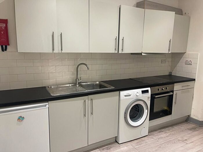 1 Bedroom Flat To Rent In Collier Row Lane, Collier Row, Romford, RM5